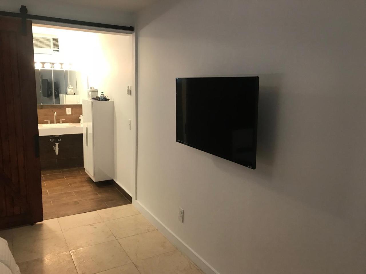 Wave Beach Vacation Rentals Pompano Beach Exterior photo